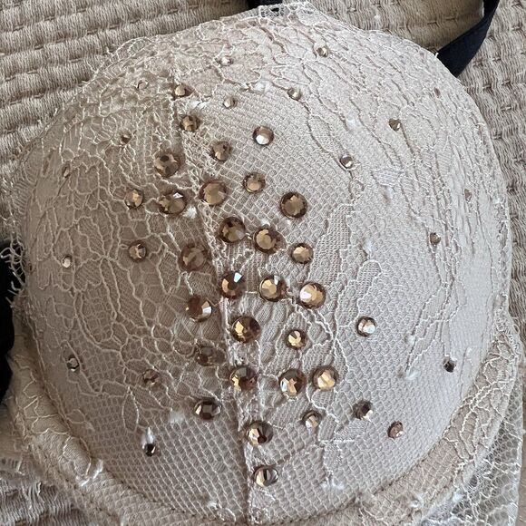Victoria’s Secret VERY SEXY Lace Swarovski Crystal Bra Size 32B Push Up Beige - Picture 2 of 12